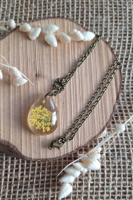 Collier Fleur nid d'oiseau jaune